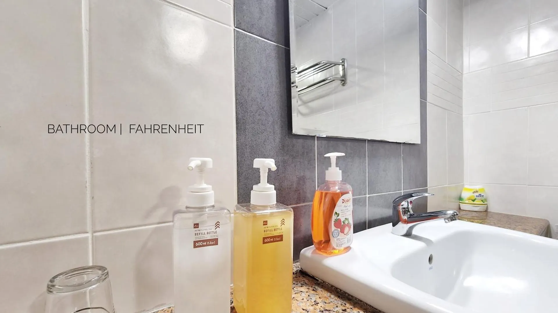 16Pax Bukit Bintang Pavilion/Fahrenheit/ Netflix Kuala Lumpur 0*,  Malezja